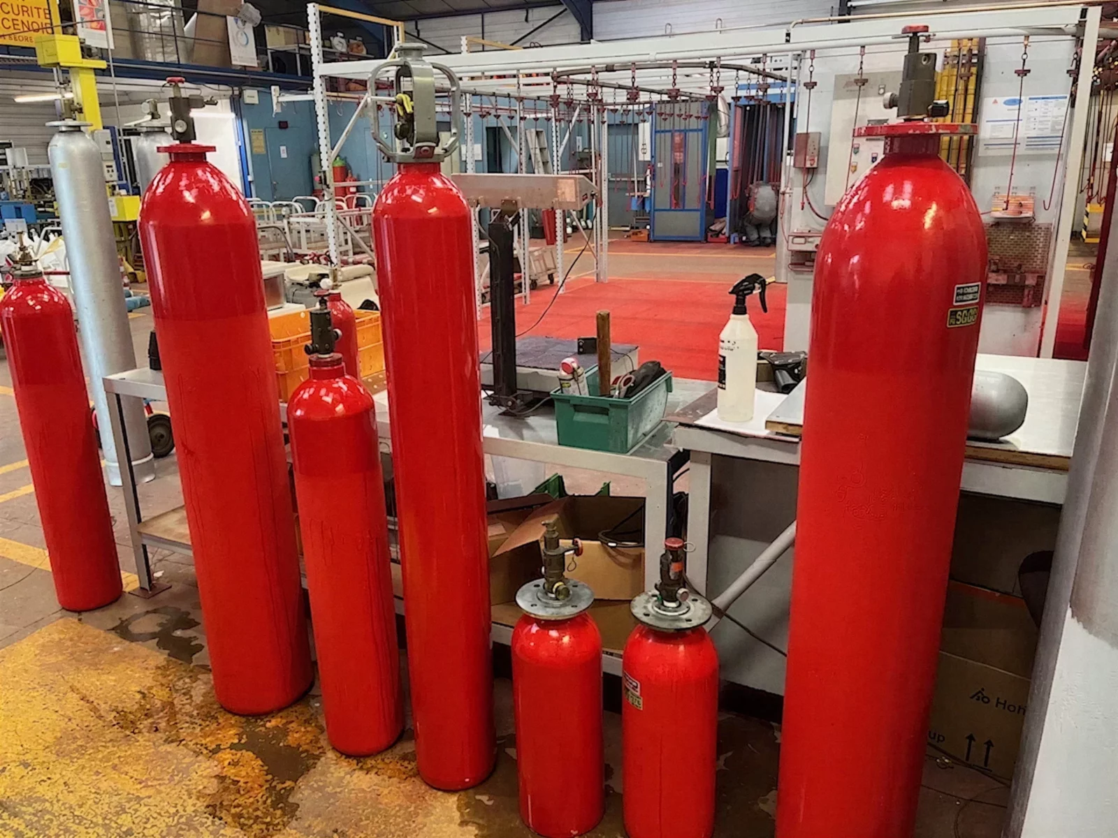 Bouteilles d'installations fixes repeintes et requalifiées par l'atelier